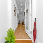 Cheerful Stays - Jamson Pl 3 Bed Apartment
